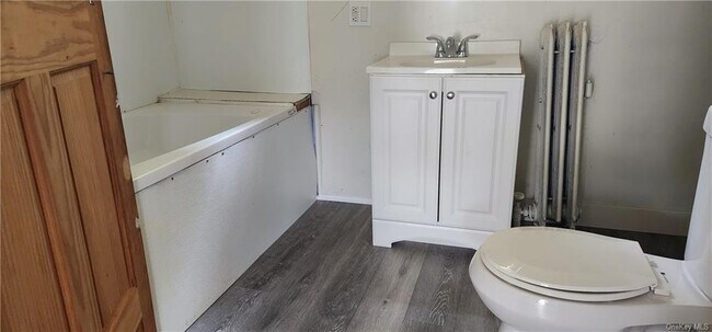 Building Photo - 368 E Broadway