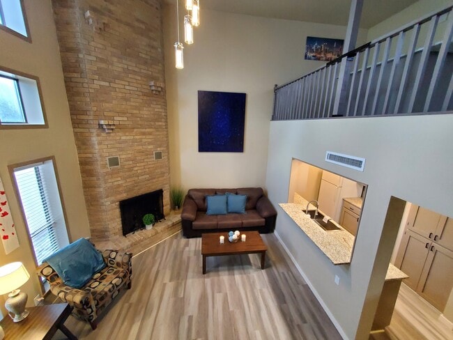 Building Photo - 105 Brentwood Dr