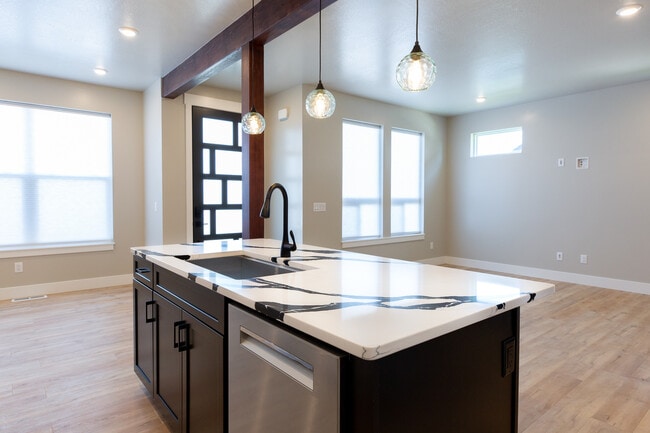 Building Photo - 5377 Remington Dr