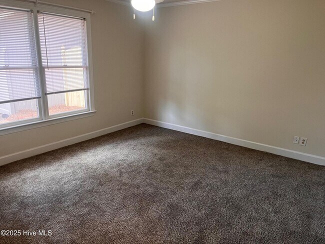 Building Photo - 1827 Quail Ridge Rd