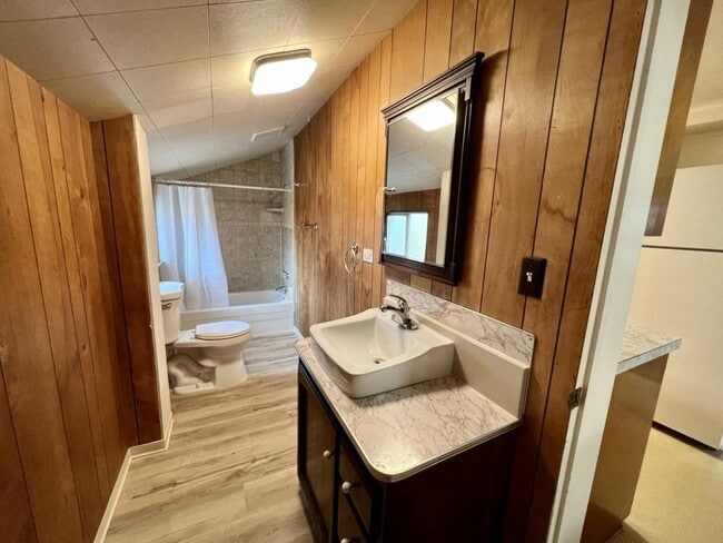 Building Photo - 711 SW I St