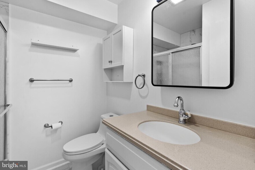 Building Photo - 501A Harwood Ct