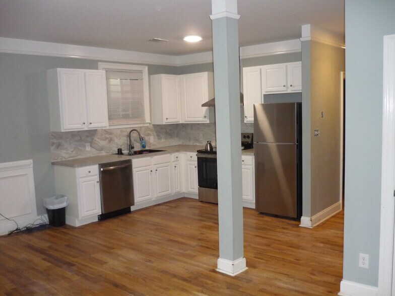 Kitchen - 238 Wilbur Ave SE