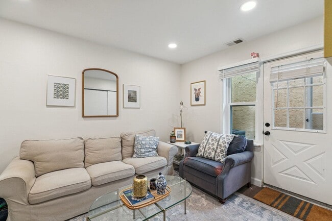 Building Photo - 1829 Kater St