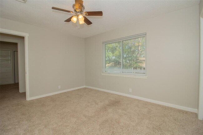 Building Photo - 7 Woody Creek Dr