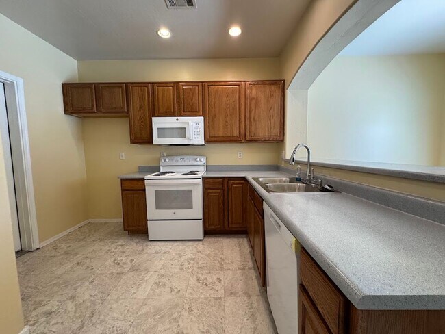Building Photo - MOVE-IN SPECIAL! $400 OFF MOVE-IN – BEAUTIFULLY UPDATED 3 BEDROOM + OFFICE HOME IN GLENDALE!