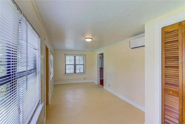 Building Photo - 408 3rd Ave E