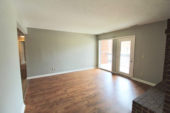 Building Photo - Two bedroom condo for rent! - 1030-8 Blue Ridge Drive