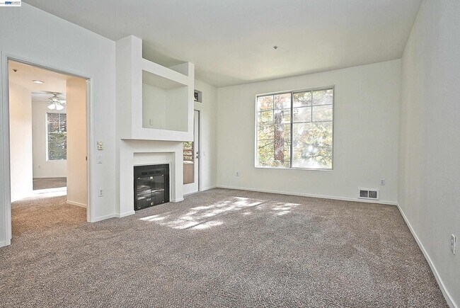 Building Photo - 280 Caldecott Ln