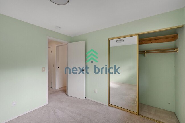 Building Photo - Spacious 4-Bedroom Retreat with 3 Full Baths in the Heart of Redmond – 2,490 Sq Ft of Comfort!