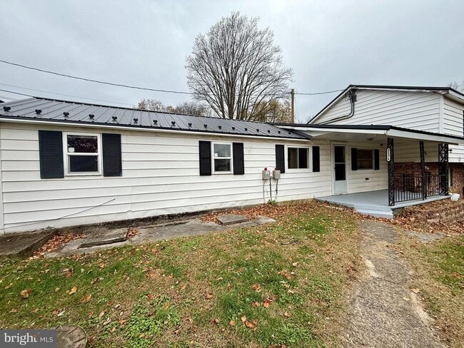 Building Photo - 213 W Chapline St