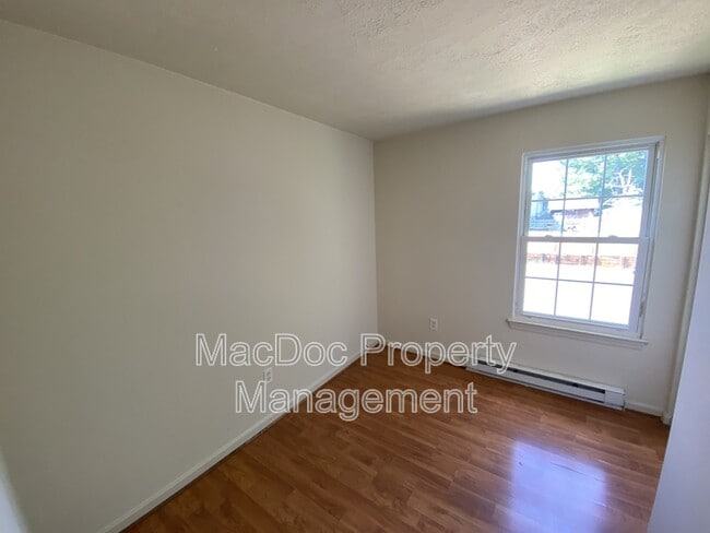 Building Photo - 624 Highview Ct