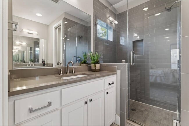 Building Photo - 4905 Camdale Ct