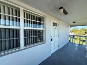 Building Photo - 68 Sussex E