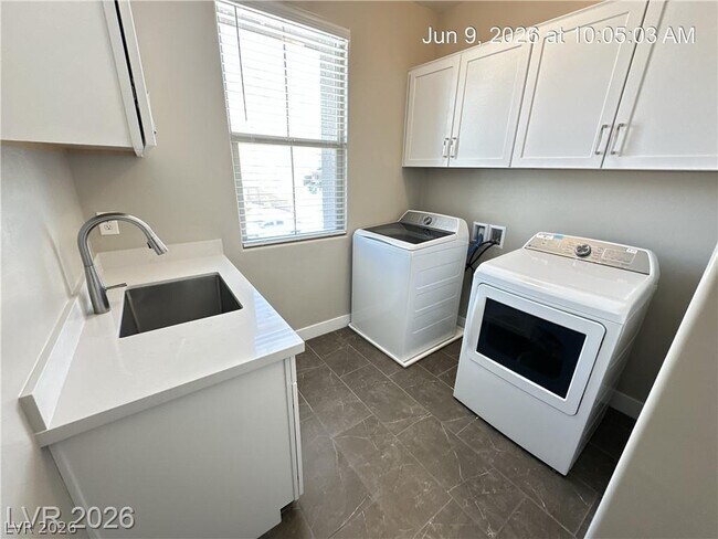 Building Photo - 11803 River Hawk Ave