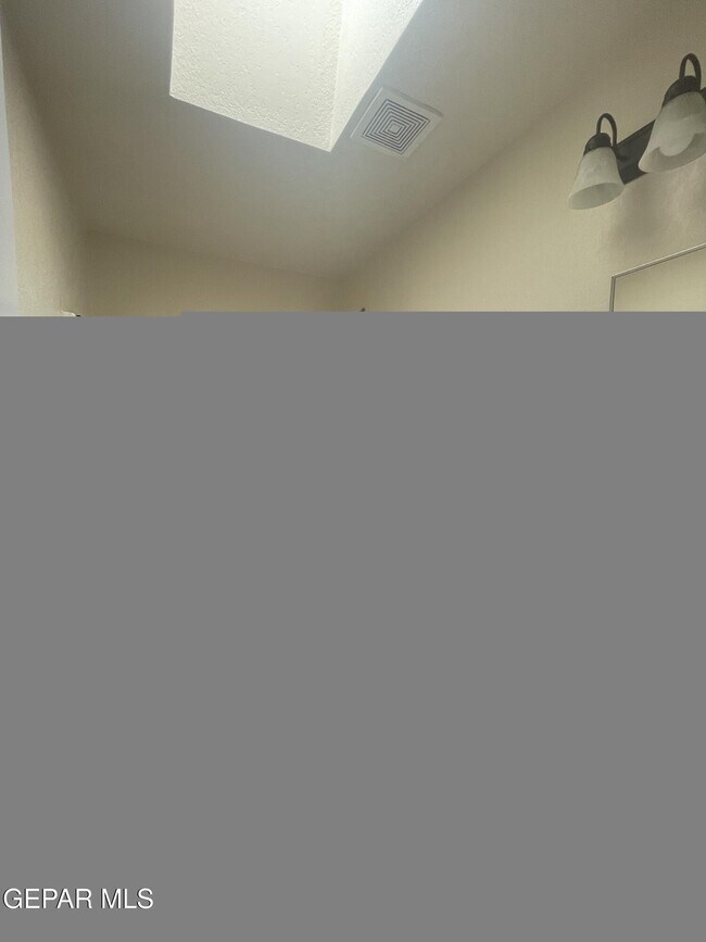 Building Photo - 1832 Shreya St