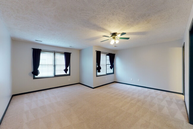 Building Photo - 492 S Peace Rd