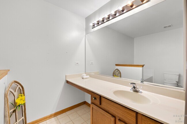 Building Photo - 2039 Greenview Dr