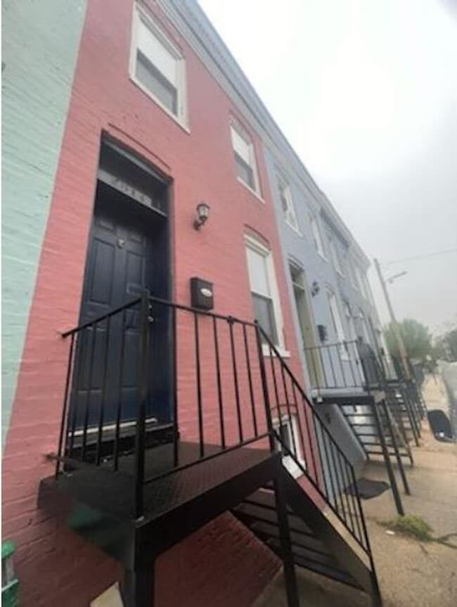 Building Photo - Cozy 2BR/1Bath on lovely quiet block, community garden, Calvert Street park!