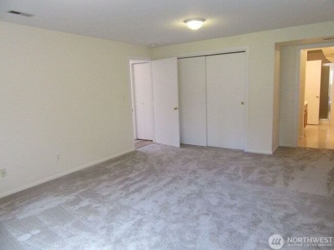 Building Photo - 2Bd/.75Ba Kirkland Condo