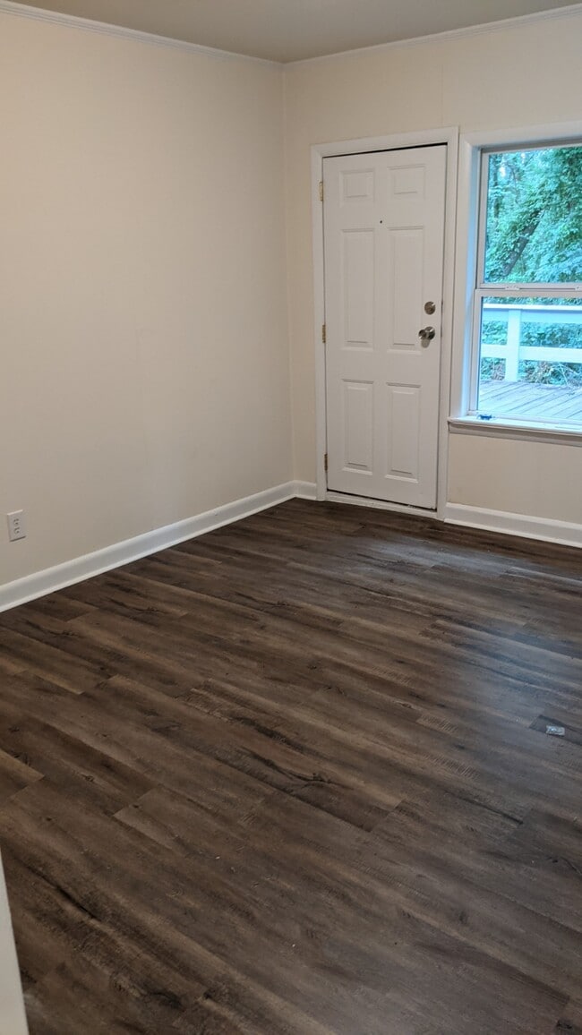 Building Photo - 1719 Providence Rd