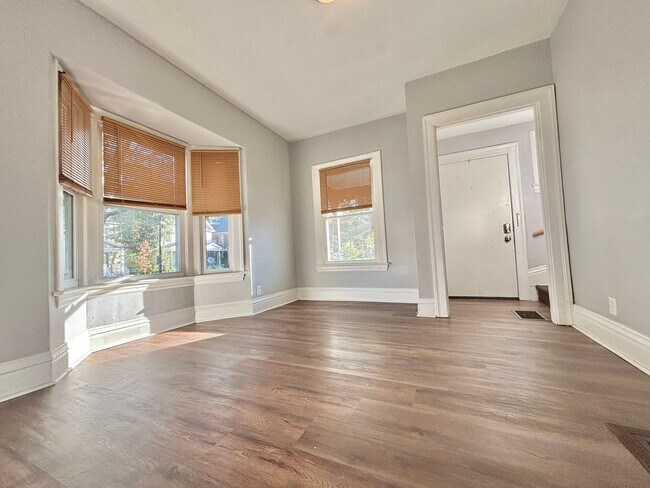 Building Photo - 215-217 Cedarwood Terrace
