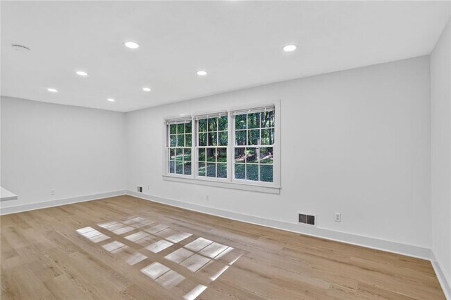 Building Photo - 2289 Addison Rd NE