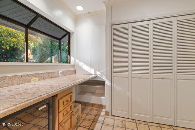 Building Photo - 1880 Meadowview Ln