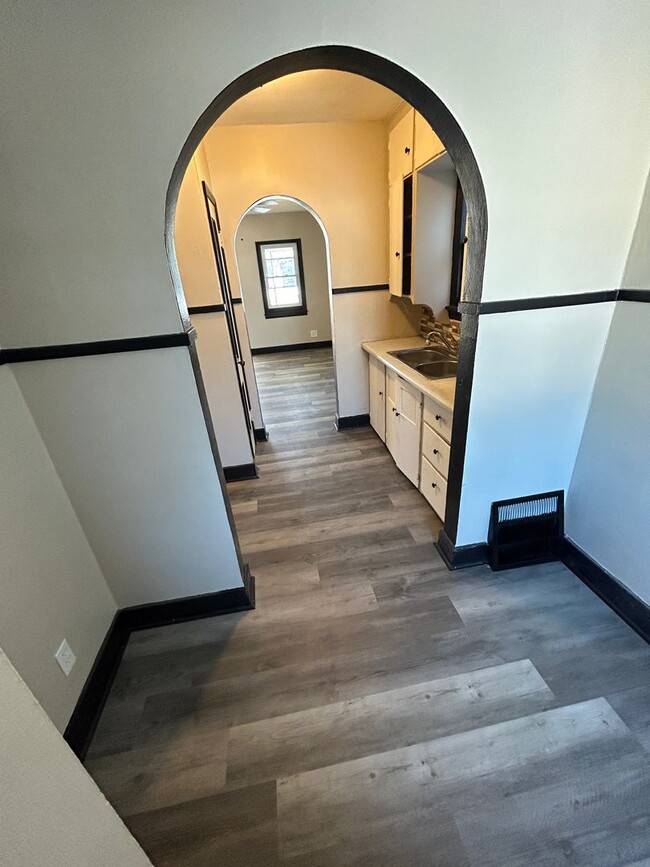 Building Photo - HALF OFF FIRST MONTHS RENT SPECIAL 2 bedro...