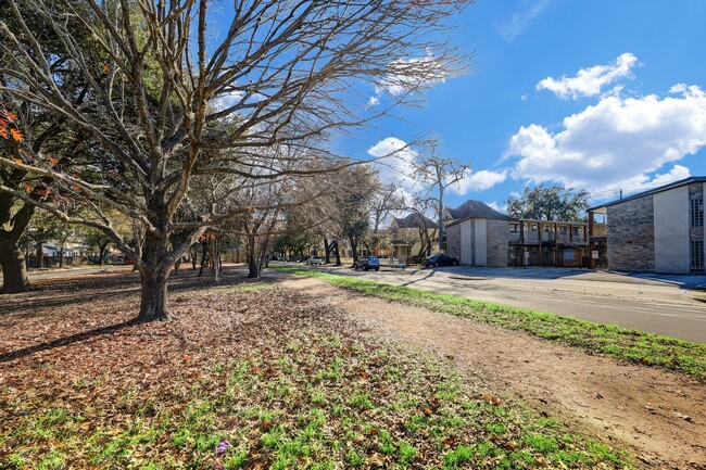 Building Photo - 1449 Heights Blvd