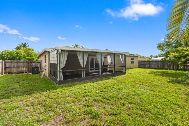 Building Photo - 4784 Alfresco St
