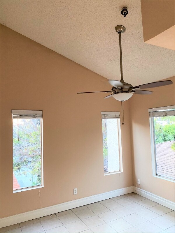 Building Photo - 139 Avenida Miramar