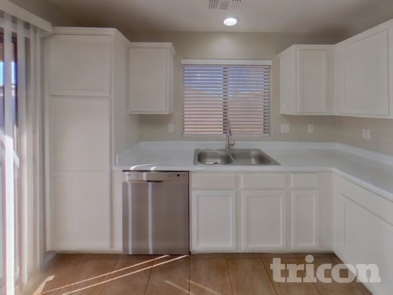 Building Photo - 42309 W Desert Fairways Dr