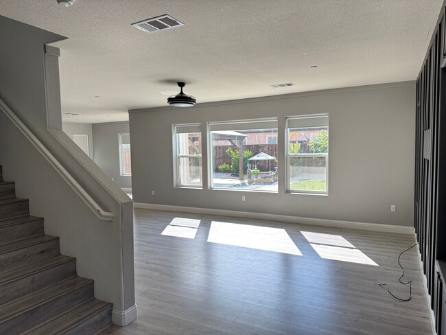 Building Photo - NOW AVAILABLE!! BEAUTIFUL HOME IN GATED CO...