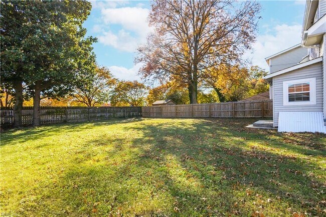 Building Photo - 229 Woodview Ave