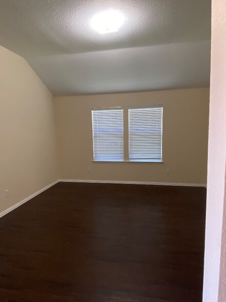 Building Photo - 112 Cherrytree Trail