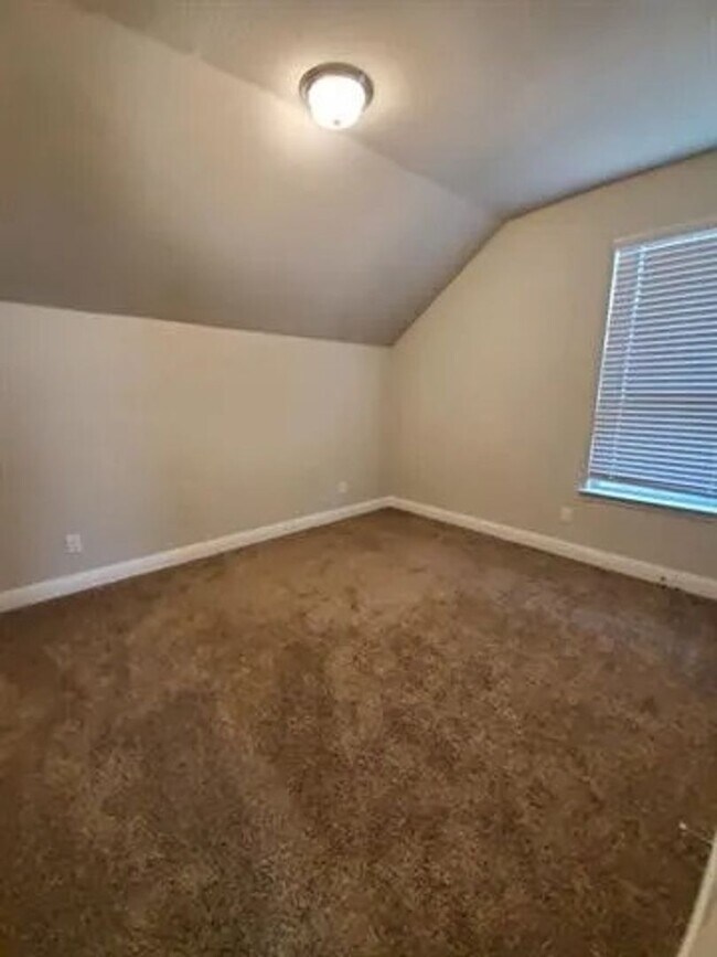 Building Photo - Coming Soon! 4BR/3.5BA | Updated Single Family Home | 2-Car Garage Parking | Fenced backyard