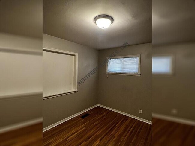 Building Photo - 4016 Maple St