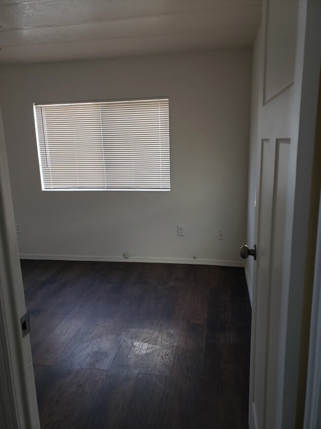 Building Photo - 2480 Carver Ave