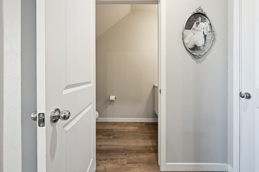 Downstairs Half Bath - 260 Pawnee Rd