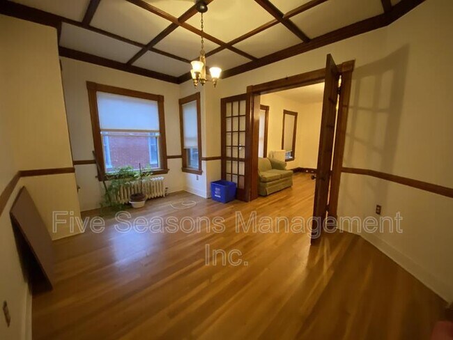 Building Photo - 119 N Winooski Ave