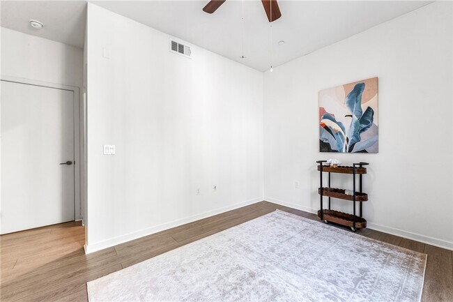 Building Photo - 664 Colorado Cir