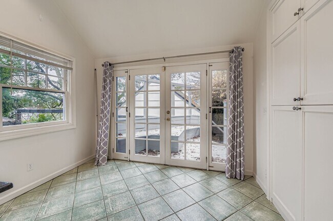 Building Photo - 3437 NE 31st Ave