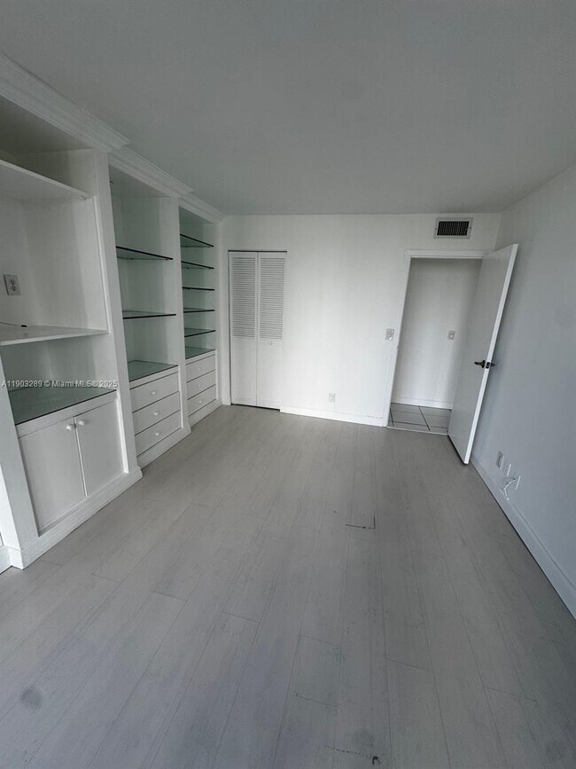 Building Photo - 200 SE 15th Rd