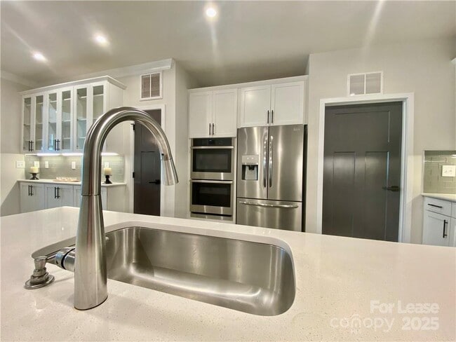 Building Photo - 6509 Winterfell Ct