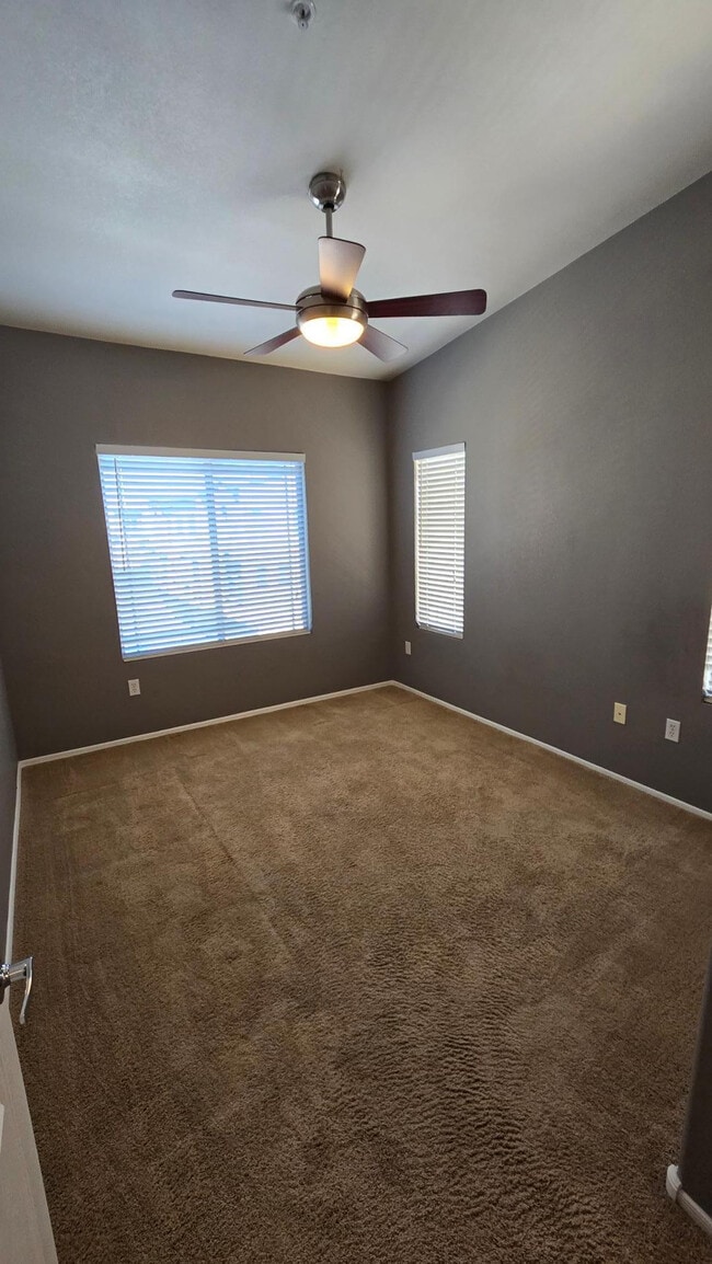 Building Photo - 16825 N 14th St