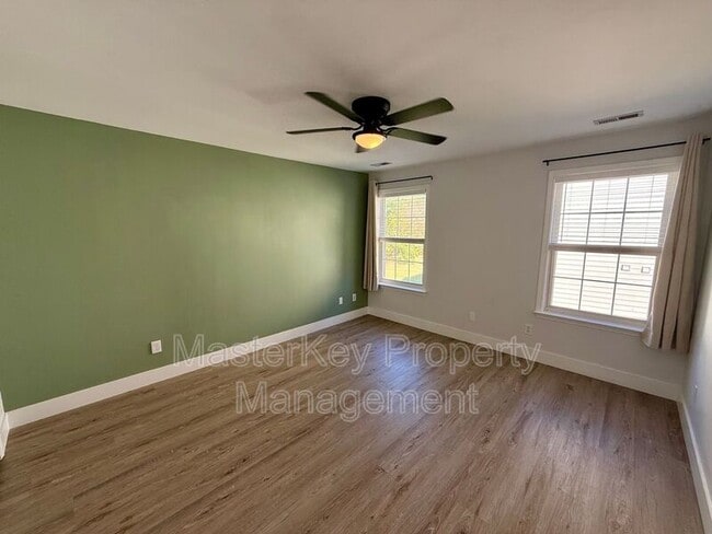 Building Photo - 209 Hollyhock Ln