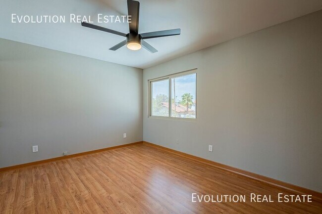 Building Photo - 2033 S Paseo Loma