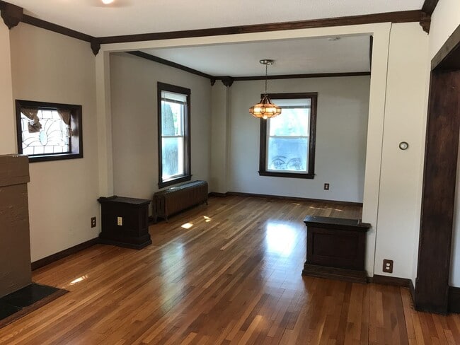 Building Photo - DO NOT MISS! Four-Bedroom Single Family Ho...