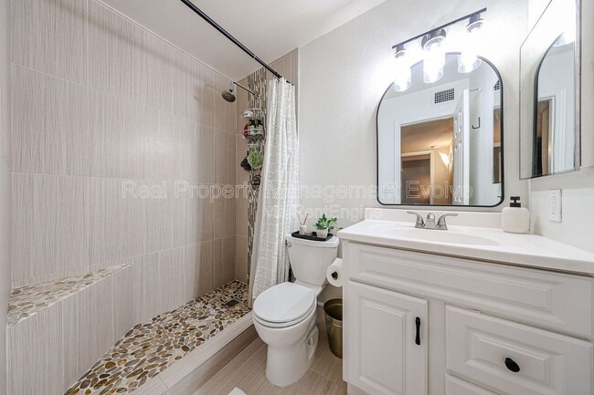 Building Photo - 8531 E Belleview St